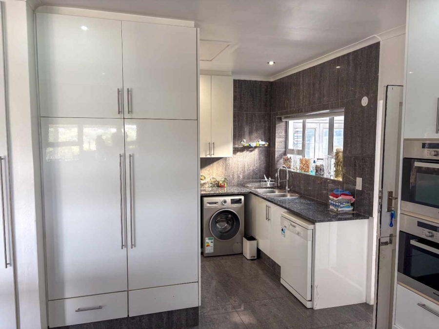 3 Bedroom Property for Sale in Stilbaai Wes Western Cape